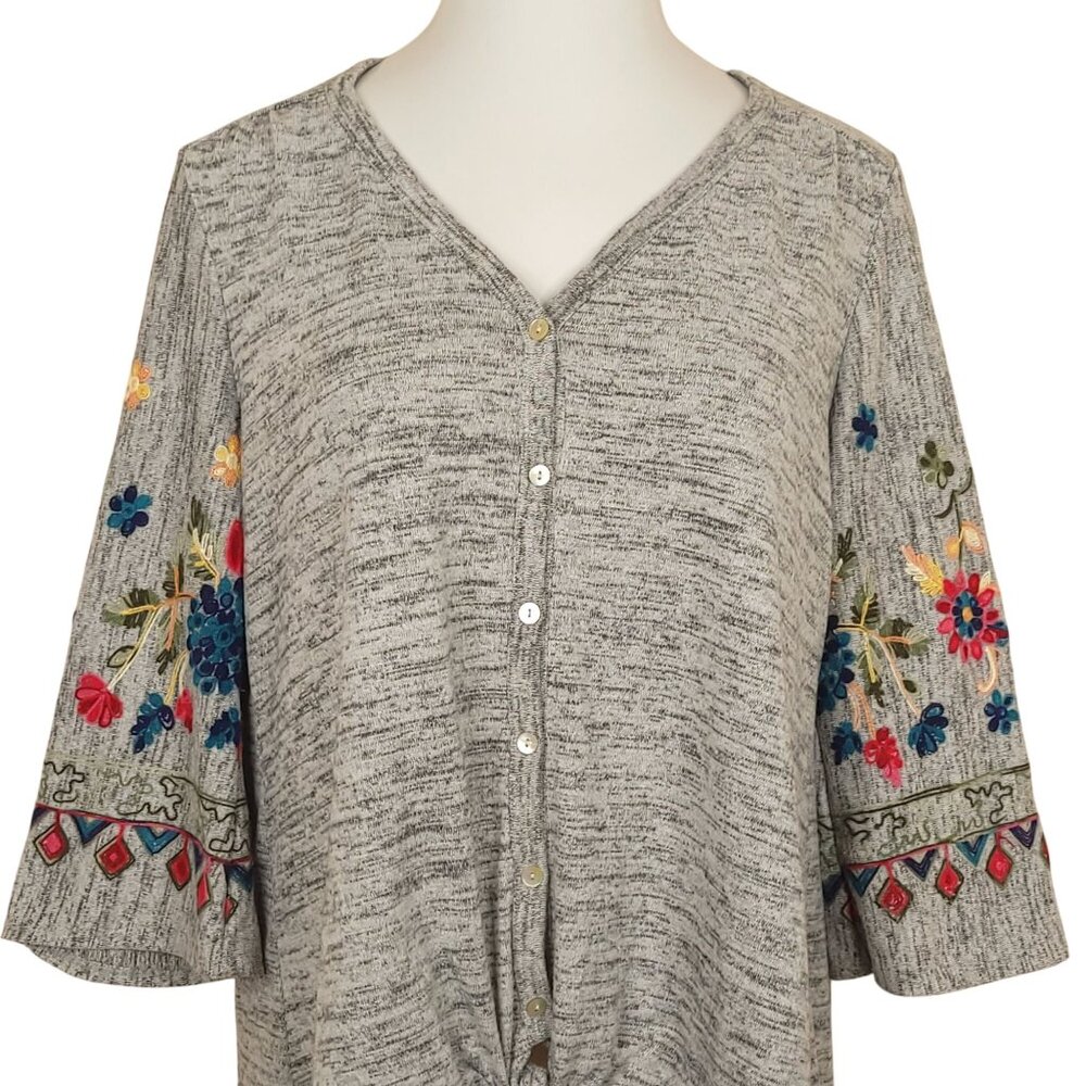 Fig and Flower Womens Blouse L Gray Tie-Front Embroidered 3/4 Sleeves V-Neck Top